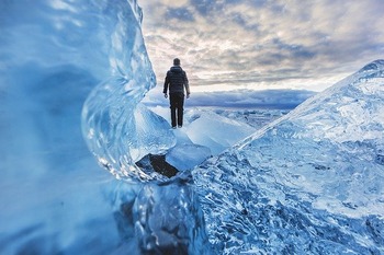 氷河と男性