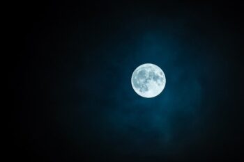 夜の月