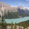 山間の湖