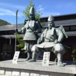 巴御前と木曽義仲の像