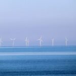 沖合の風力発電機